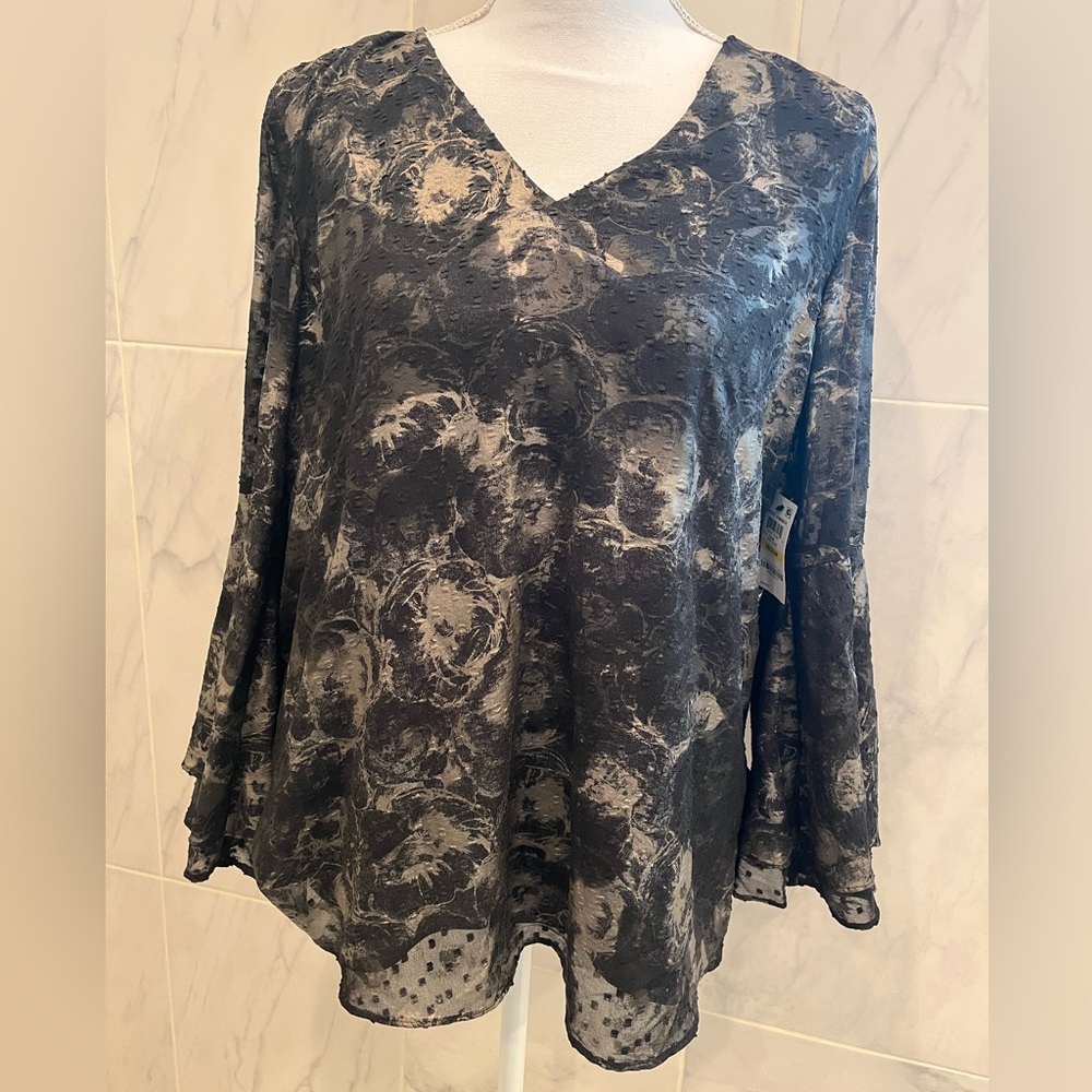 Alfani Women’s Black Rose Shimmer Top Size Medium NWT